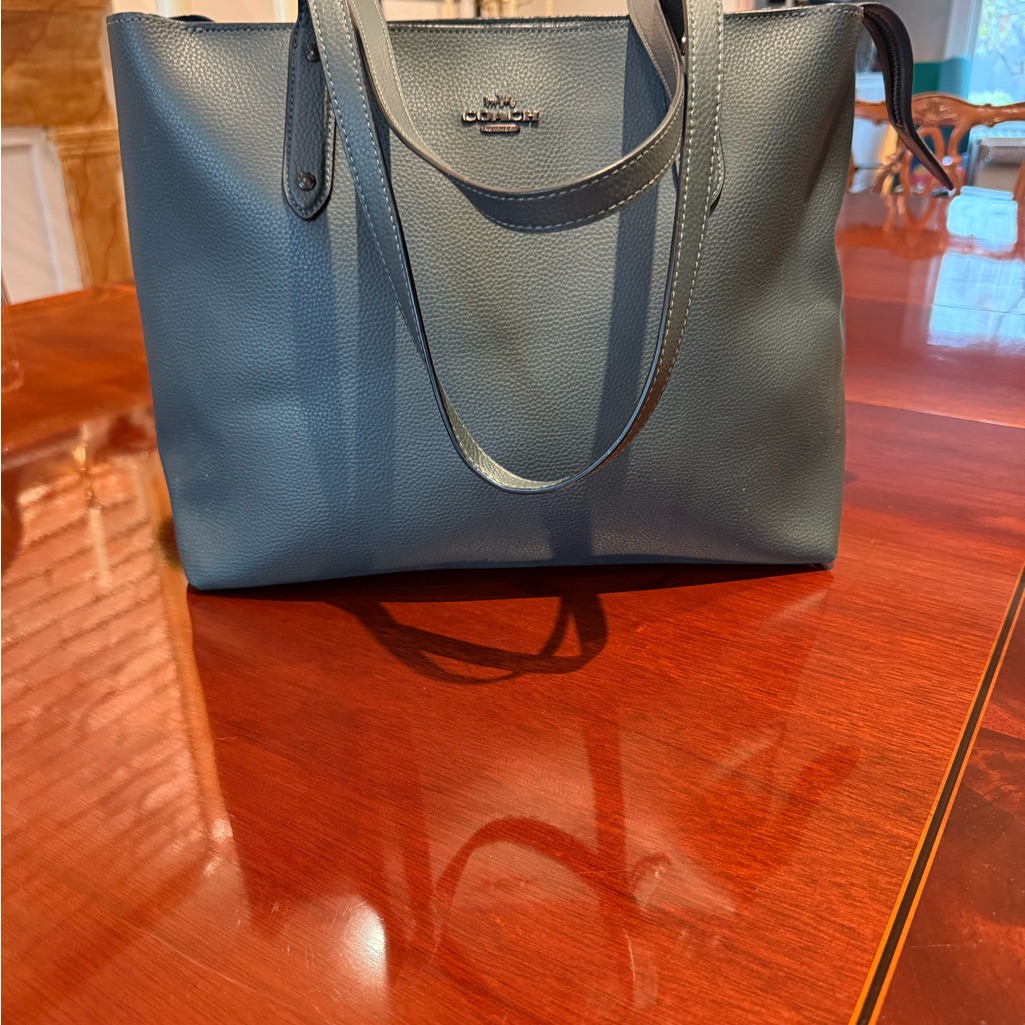 Stunning Large And Extremely Roomy Coach Zip Tote In Deep Green